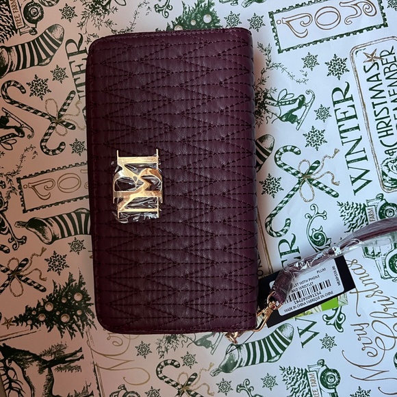 Badgley mischka backpack and wristlet - Picture 4 of 6